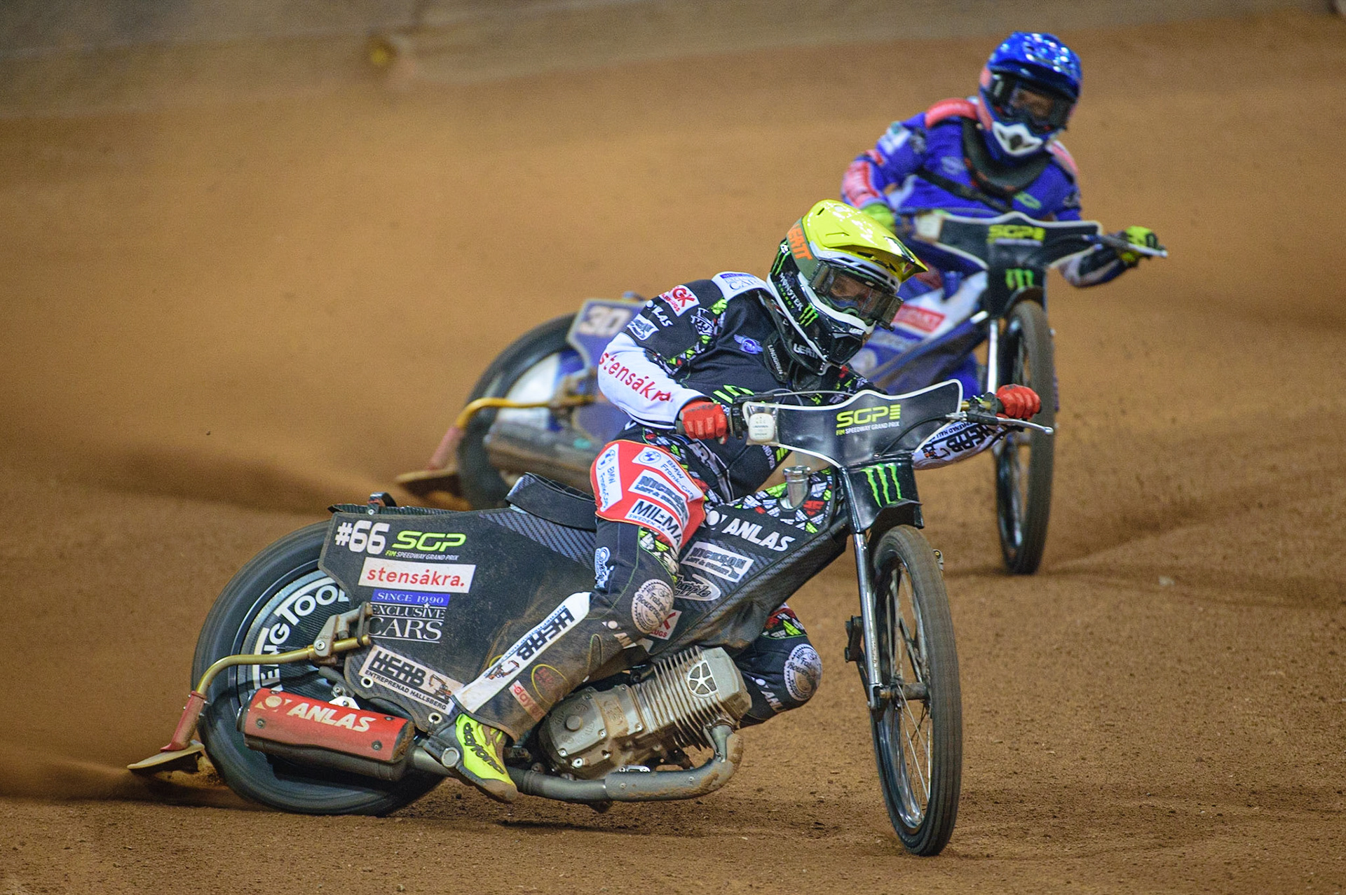 Fredrik Lindgren (66) (Yellow) leads Leon Madsen (30) (Blue) during the FIM  Speedway Grand Prix of Great Britain at the Principality Stadium, Cardiff on Saturday 13th August 2022. (Credit: Ian Charles | MI News