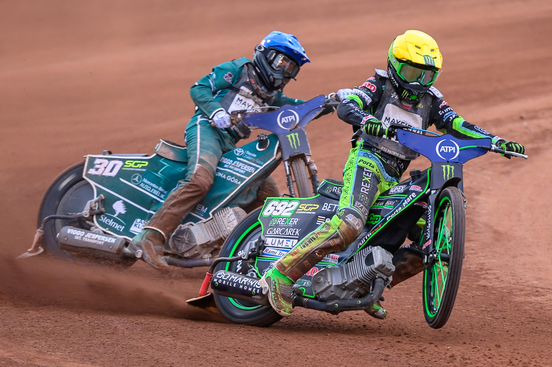 Patryk Dudek (692) of Poland in Yellow leading Leon Madsen (30) of Denmark in Blue during the ATPI  FIM Speedway GP of Manchester at the National Speedway Stadium, Manchester on Saturday 6th June 2026. (Photo: Ian Charles | MI News)