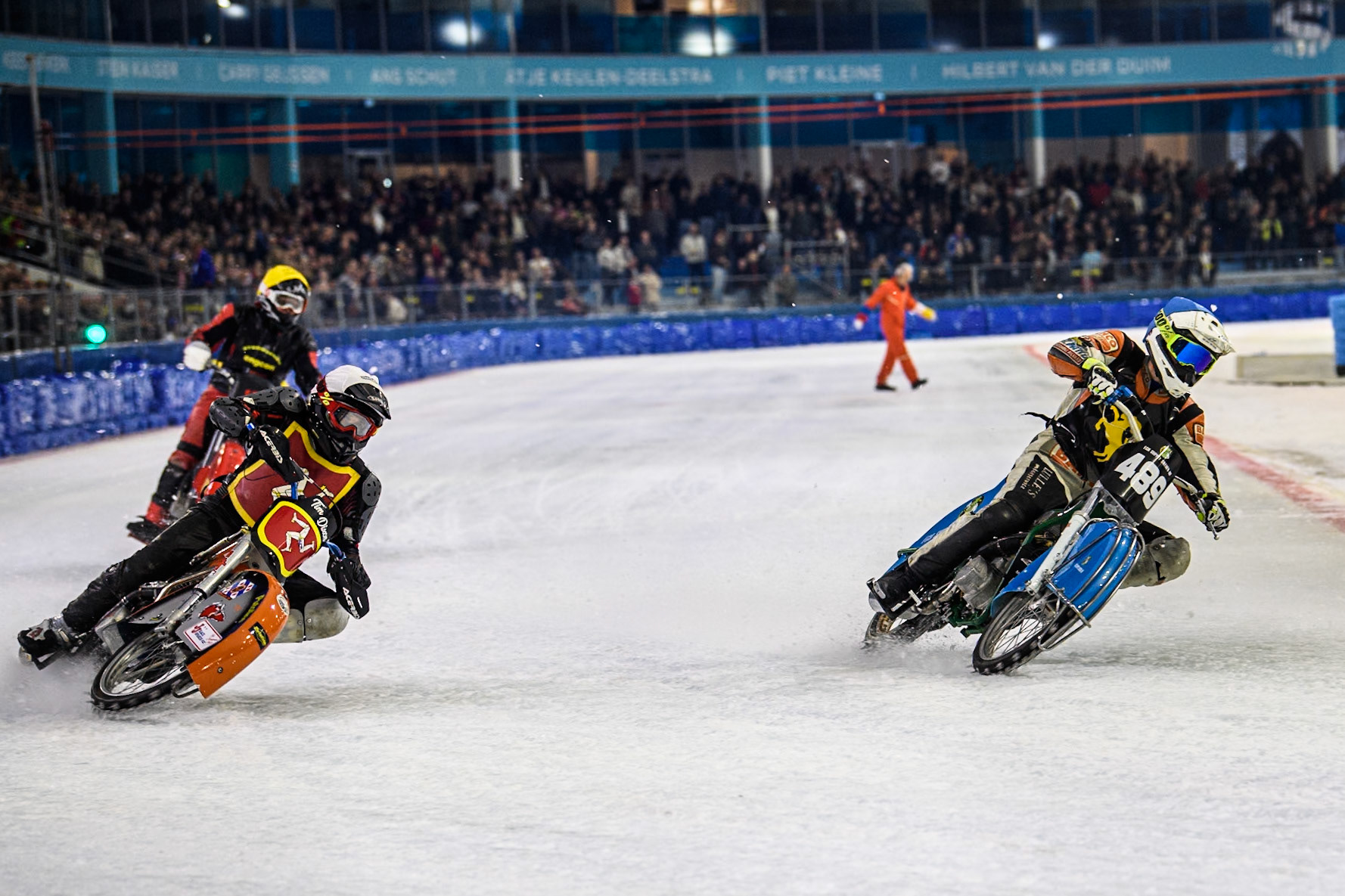 Melwin Björklin of Sweden in Blue rides inside Tim Dixon of Great Britain in White with Annica Karlsson of Sweden behind behind during the Roelof Thijs Bokaal, Ice Rink Thialf, Heerenveen, Netherlands on Friday 4th April 2025. (Photo: Ian Charles | MI News)