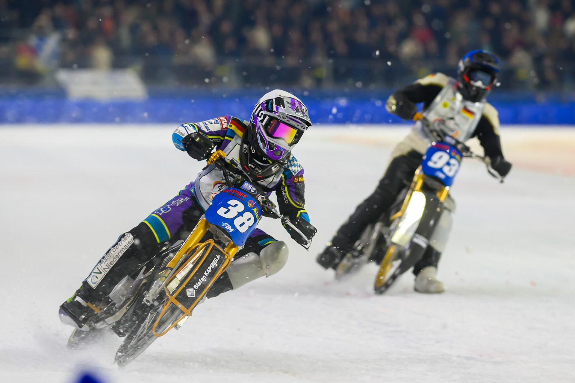 Maximilian Niedermaier of Germany  in White leading Franz Mayerbüchler of Germany  in Blue during the ROELOF THIJS BOKAAL at Ice Rink Thialf, Heerenveen on Friday 10th April 2026.  (Photo: Ian Charles | MI News)