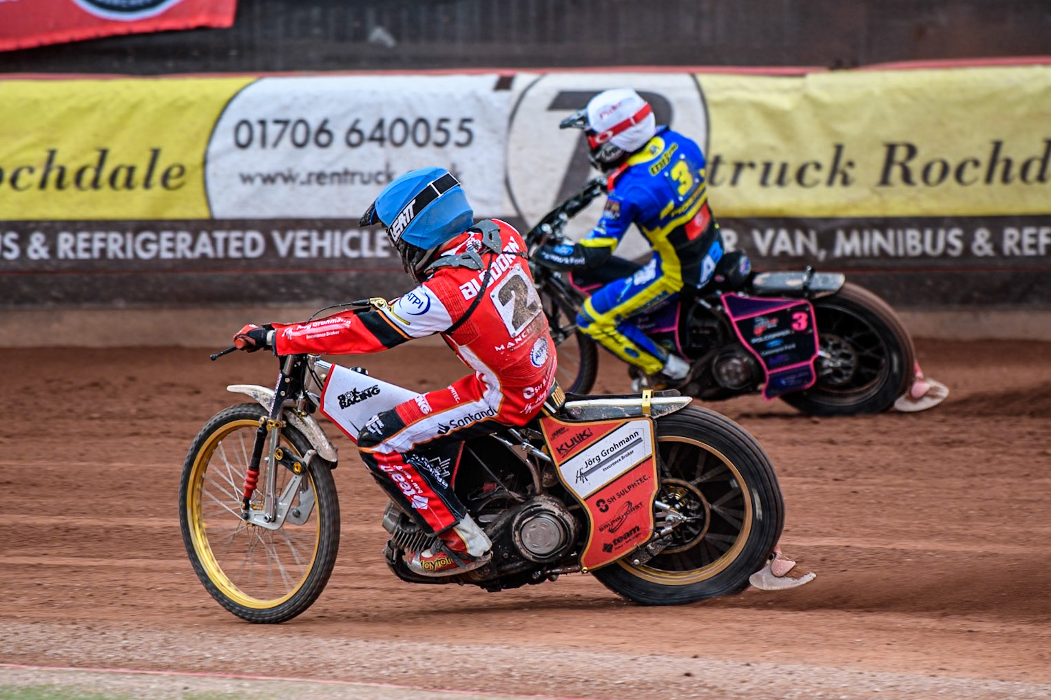 Norick Blödorn of Belle Vue Aces in Blue rides inside Josh Pickering of Sheffield Tigers in White during the Rowe Motor Oil Premiership match between Belle Vue Aces and Sheffield Tigers at the National Speedway Stadium, Manchester on Monday 5th May 2025. (Photo: Ian Charles | MI News)