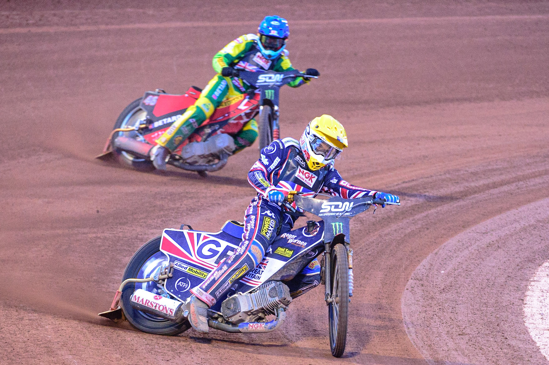 MANCHESTER, UK. OCT 16TH Robert Lambert of Great Britain (Yellow) leads Max Fricke of Australia (Blue) during the Monster Energy FIM Speedway of Nations at the National Speedway Stadium, Manchester on Saturday  16th October 2021. (Credit: Ian Charles | MI News)