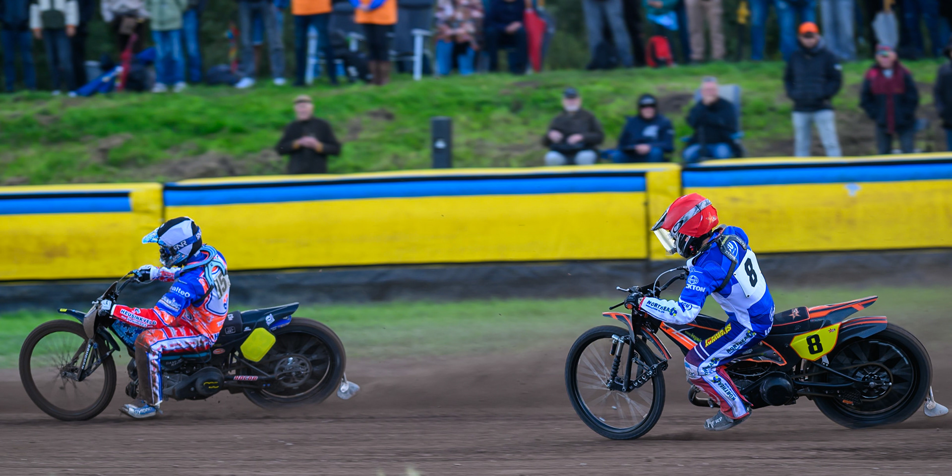 Zach Wajtknecht (8) of Great Britain in Red chases Dave Meijerink (15) of Netherlands in Black &amp; White  during the FIM Long Track of Nations 2026 at the Speed Centre Roden in the Netherlands on Sunday 20th September 2026. (Photo: Ian Charles | MI News)