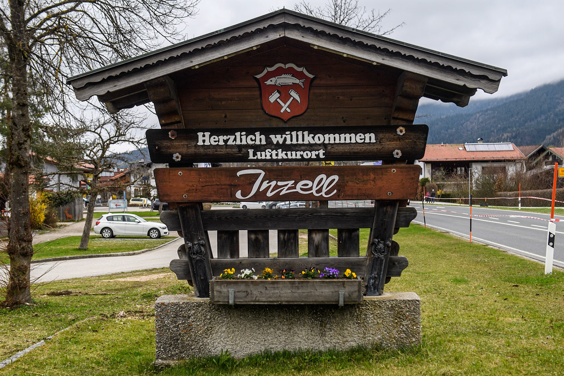 The Sign welcoming visitors to Inzell during the FIM Ice Speedway Gladiators World Championship Final 1 at the Max-Aicher-Arena, Inzell on Saturday 23 March 2024. (Photo: Ian Charles | MI News)