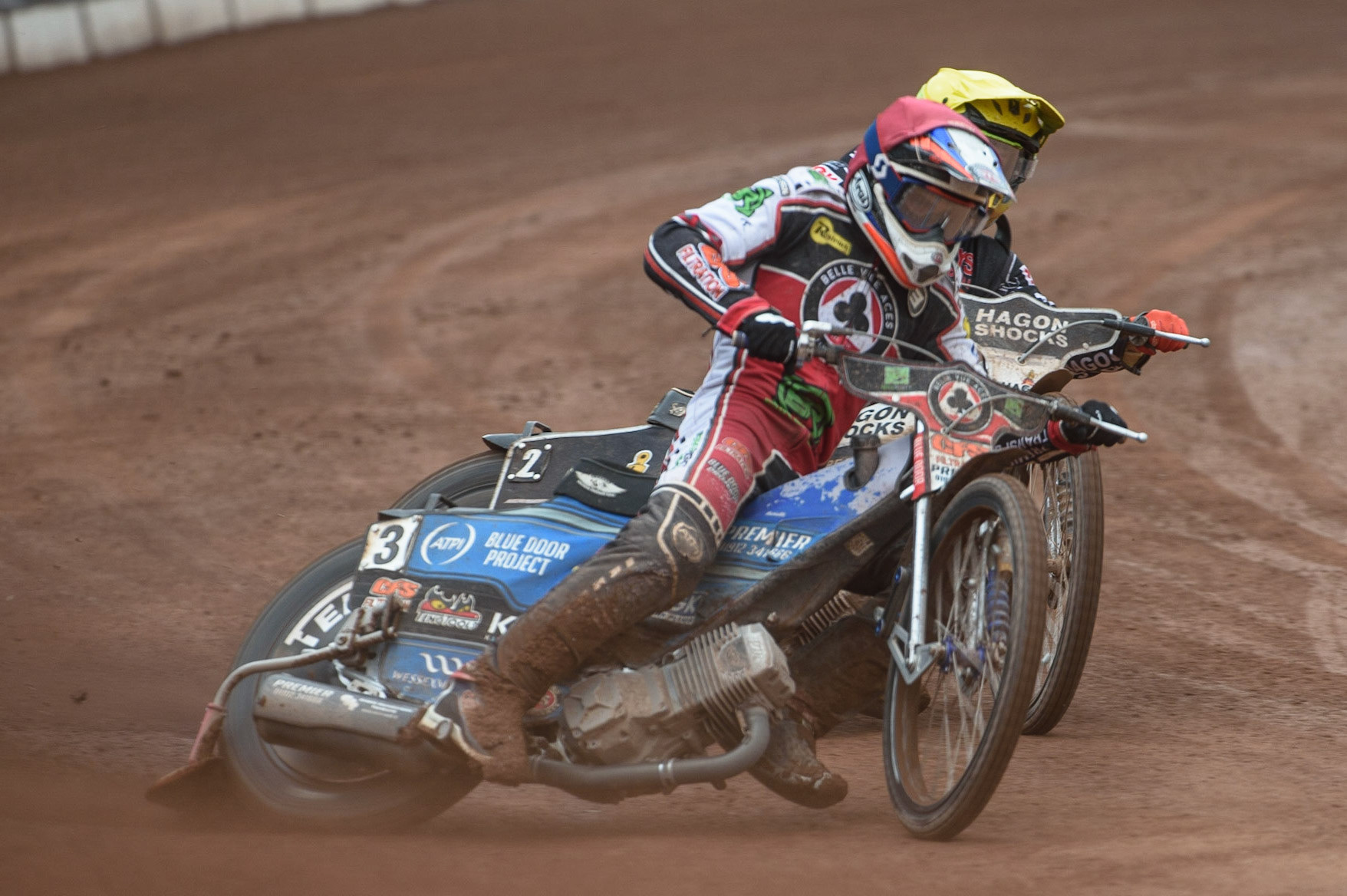 MANCHESTER, UK. AUGUST 30TH Steve Worrall  (Red) outside Broc Nicol  (Yellow) during the SGB Premiership match between Belle Vue Aces and Wolverhampton Wolves at the National Speedway Stadium, Manchester on Monday 30th August 2021. (Credit: Ian Charles | MI News)