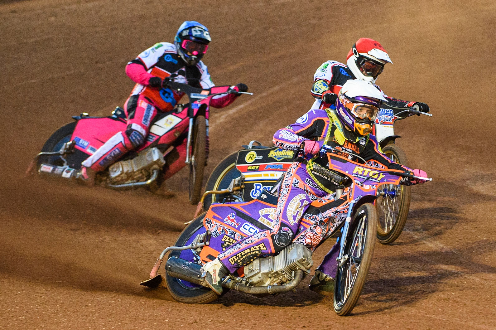 MANCHESTER, SEPT 3RD. Elliot Kelly  (White) leads Paul Bowen  (Red) and Sam Woolley  (Blue) during the National Development League match between Belle Vue Aces and Mildenhall Fens Tigers at the National Speedway Stadium, Manchester on Friday 3rd September 2021. (Credit: Ian Charles | MI News)