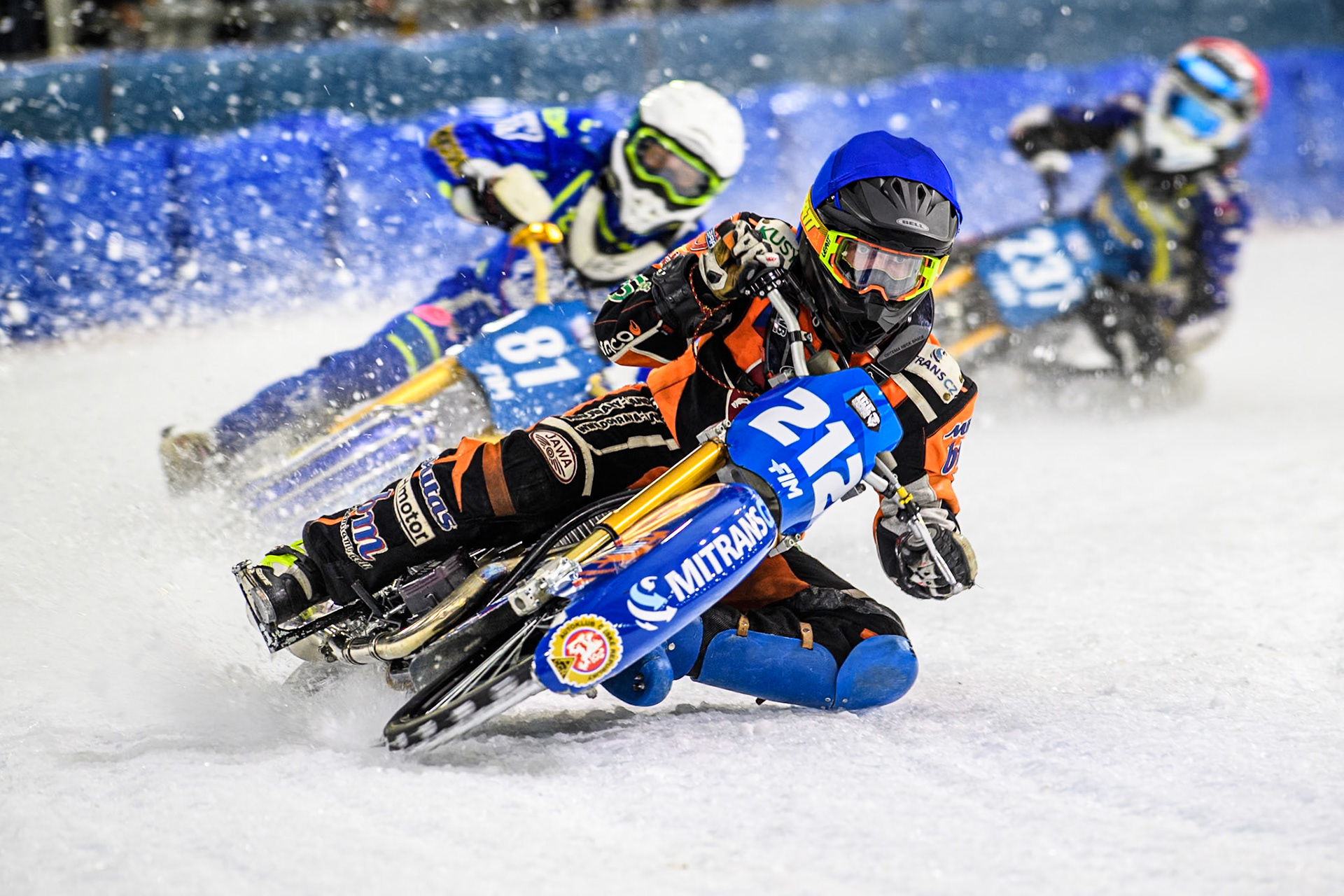 Lukas Hutla (212) of the Czech Republic in Blue leading Jimmy Olsén (81) of Sweden in White and Jimmy Hörnell (237) of Sweden in Red during the FIM Ice Speedway Gladiators World Championship, Final 3 at the Ice Stadium, Thialf, Heerenveen on Saturday 5th April 2025. (Photo: Ian Charles | MI News)