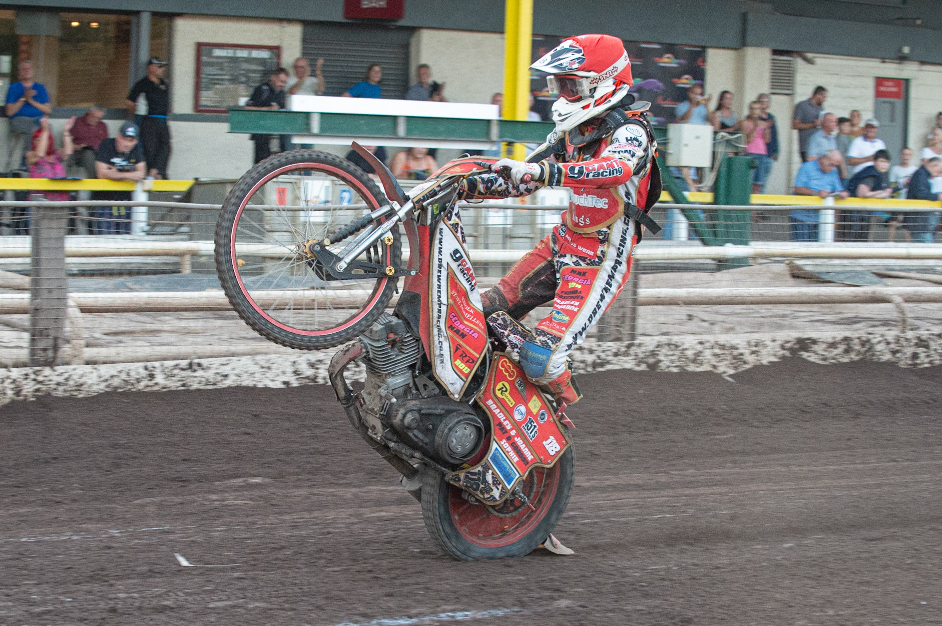 Photo by Ian Charles:

Drew Kemp  pulls a celebration wheelie as the Kings take the pairs title


National League Best pairs Championship, Owlerton Stadium, Sheffield, 25 August 2019