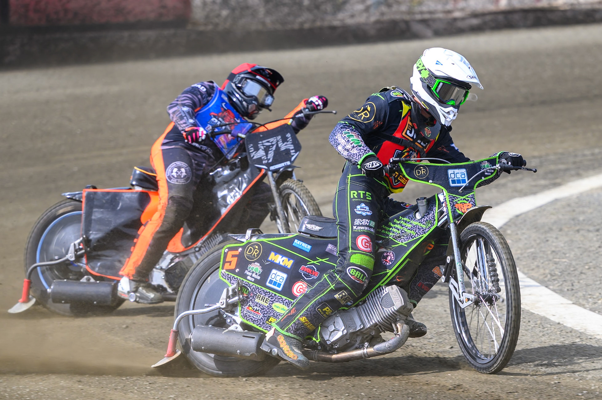 Max Perry of Leicester Lion Cubs  in White leading Jack Roberts of Buxton Bulls  in Red during the Challenge match between Buxton Bulls and Leicester Lion Cubs at Hi-Edge Speedway, Buxton on Sunday 26th April 2026. (Photo: Ian Charles | MI News)