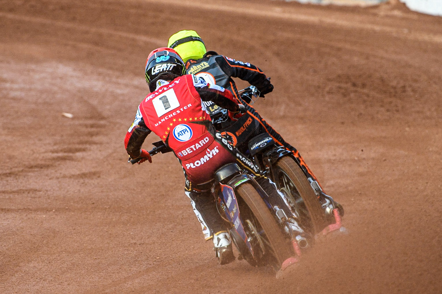 Dan Bewley (Red) chases Steve Worrall (Yellow)during the Sports Insure Premiership Knock Out Cup Quarter Final 2nd Leg between Belle Vue Aces and Wolverhampton Wolves at the National Speedway Stadium, Manchester on Thursday 18th May 2023. (Photo: Ian Charles | MI News)