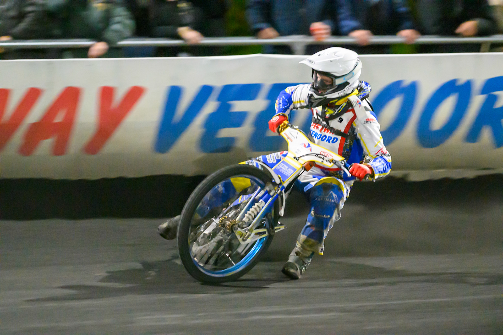 Rasmus Pedersen of Denmark leads the final during the Gouden KENNY Helm at Speedway Veenoord, Veenoord in the Netherlands on Saturday 19th September 2026. (Photo: Ian Charles | MI News)