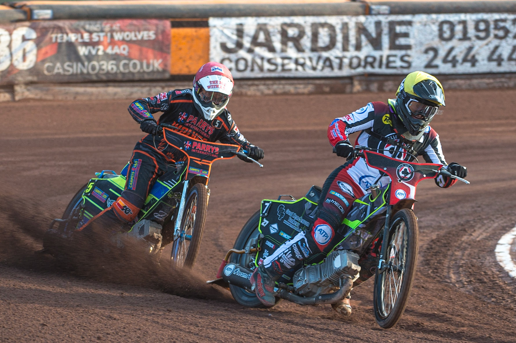 WOLVERHAMPTON, UK. JUN 20TH Tom Brennan  (Yellow) leads Nick Morris  (Red) during the SGB Premiership match between Wolverhampton Wolves and Belle Vue Aces at Monmore Green Stadium, Wolverhampton on Monday 20th June 2022. (Credit: Ian Charles | MI News)