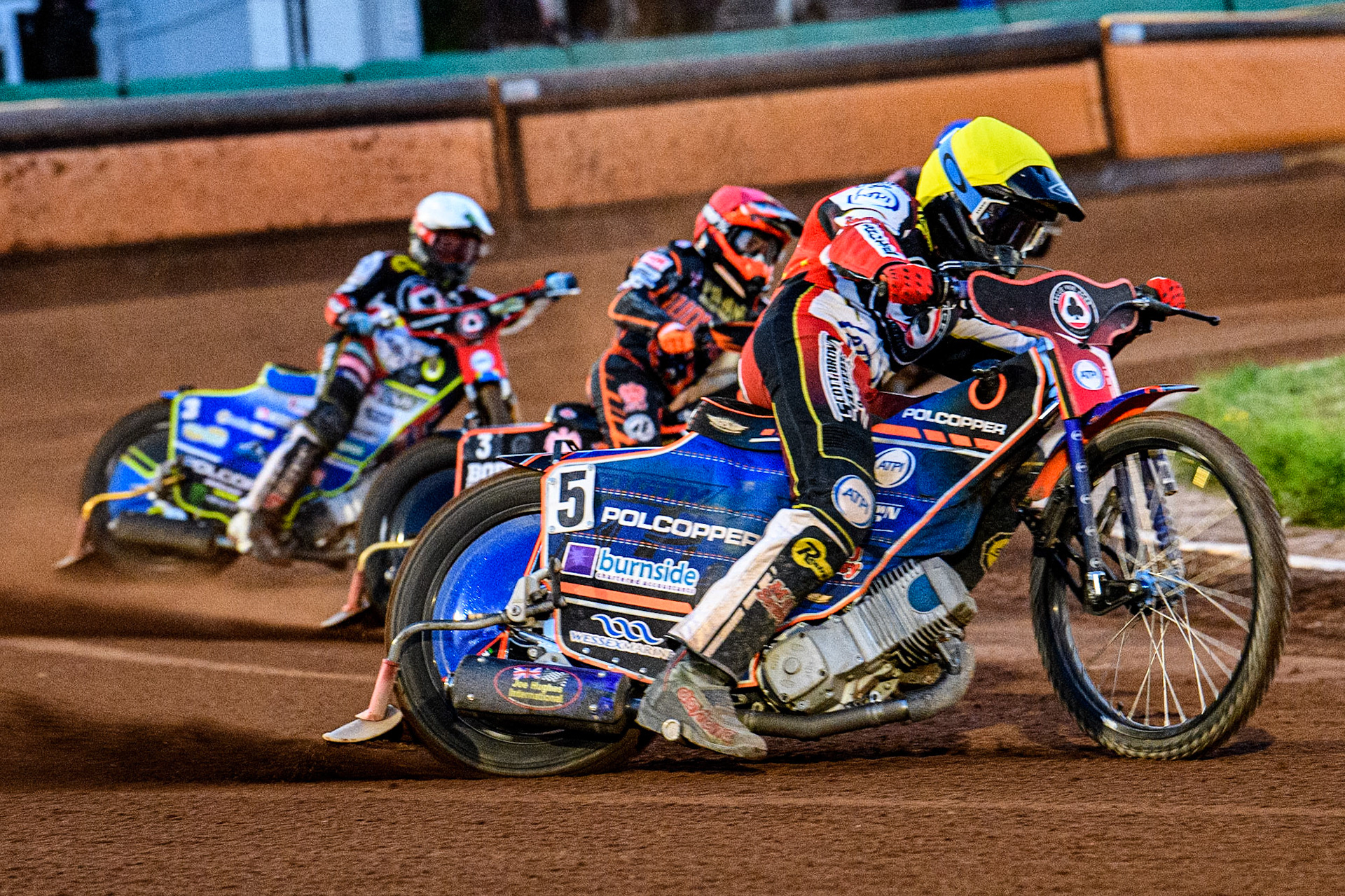 Brady Kurtz (Yellow) leads Luke Becker (Red) and Jaimon Lidsey (White) during the Sports Insure Premiership match between Wolverhampton Wolves and Belle Vue Aces at Monmore Green Stadium, Wolverhampton on Monday 29th May 2023. (Photo: Ian Charles | MI News)