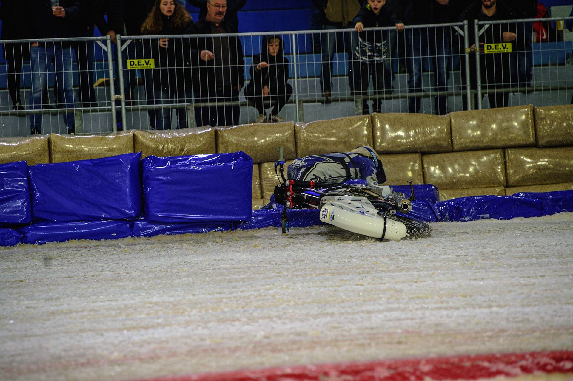 HEERENVEEN, NL.  Max Koivula (24) spins off during the FIM Ice Speedway Gladiators World Championship Final 4 at Ice Rink Thialf, Heerenveen on Sunday  3 April 2022. (Credit: Ian Charles | MI News)