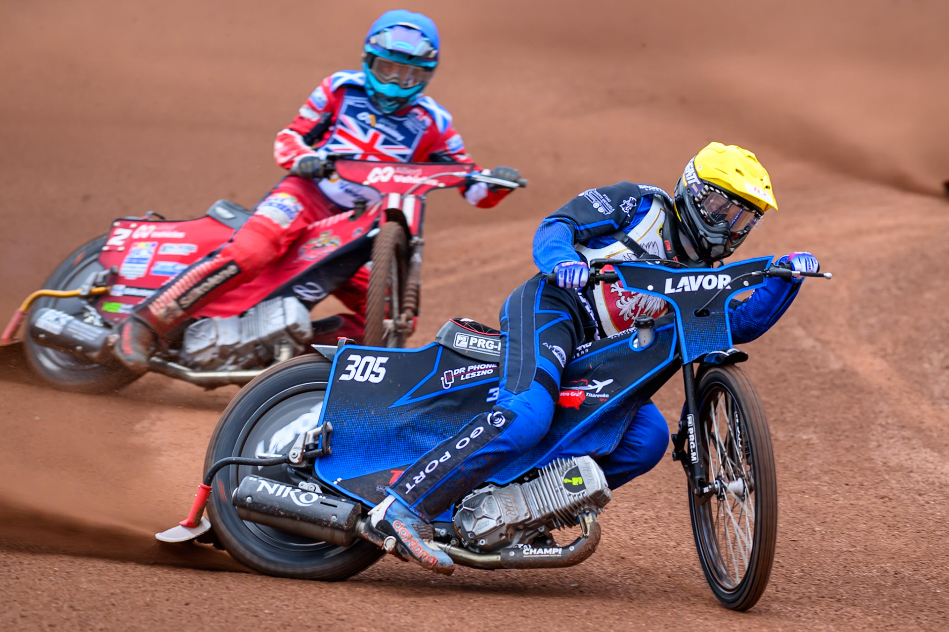 Antoni Mencel of Poland in Yellow leading Ashton Boughen of Great Britain in Blue during the FIM SGP2 Qualifying Round at the Peugeot Ashfield Stadium in Glasgow on Saturday 24th May 2025. (Photo: Ian Charles | MI News)