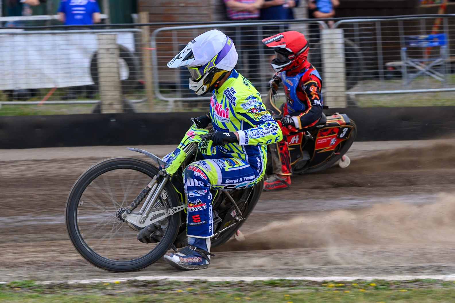 Ben Whalley, Guest Rider for Buxton Bulls in White rides inside Luke Harris of Buxton Bulls in Red during the WSRA National Development League match between Buxton Bulls and Oxford Chargers at Hi-Edge Speedway, Buxton on Sunday 2nd August 2026. (Photo: Ian Charles | MI News)