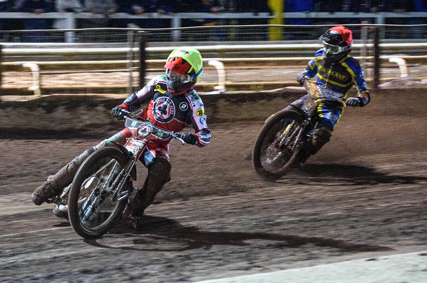 SHEFFIELD, UK. OCT 4THJye Etheridge  (Yellow) leads Adam Ellis  (Red) during the SGB Premiership Semi Final Playoff 1st Leg between Sheffield Tigers and Belle Vue Aces at Owlerton Stadium, Sheffield on Monday 4th October 2021. (Credit: Ian Charles | MI News)