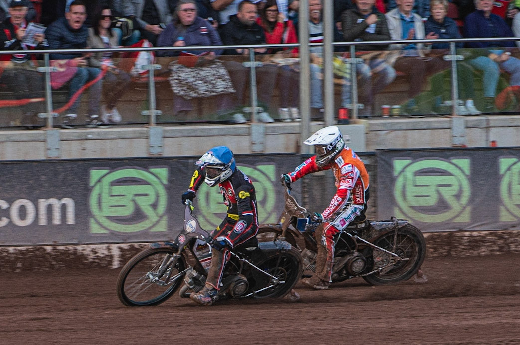 Photo by Ian Charles

Steve Worrall  (Blue) beats Jason Doyle  (White) on the finish line


Belle Vue Aces v Swindon Robins, British Speedway Premiership, Belle Vue National Speedway Stadium, Manchester, Monday 12  August  2019