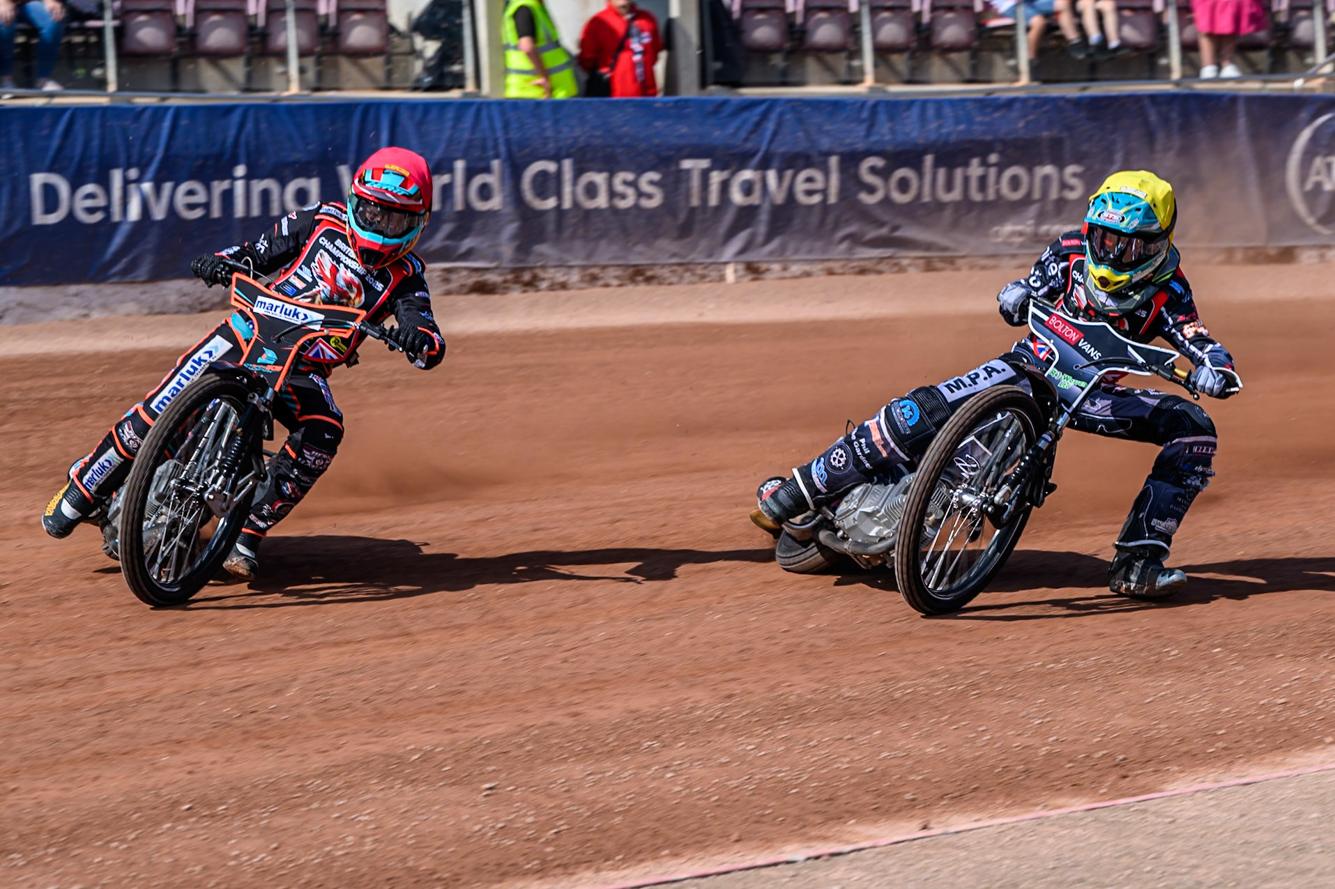 Casper Kluciniak (505) in Red leading Seth Norman (6) in Yellow during the British Youth Speedway Championship at the National Speedway Stadium, Manchester on Sunday 10th August 2025. (Photo: Ian Charles | MI News)