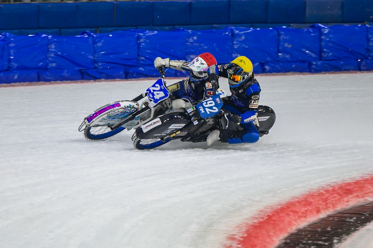 Niclas Svensson (192) of Sweden  in Yellow forces his way past Max Koivula (24) of Finland  in Red during the FIM Ice Speedway Gladiators World Championship Final 3 at Ice Rink Thialf, Heerenveen on Saturday 11th April 2026. (Photo: Ian Charles | MI News)