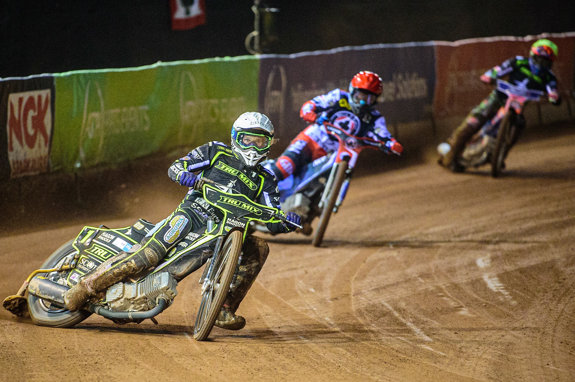 Jason Doyle  (White) leads Matej Zagar  (Red) and Aaron Summers (Yellow) during the SGB Premiership Semi Final 2nd Leg between Belle Vue Aces and Ipswich Witches at the National Speedway Stadium, Manchester on Monday 3rd October 2022. (Credit: Ian Charles | MI News)