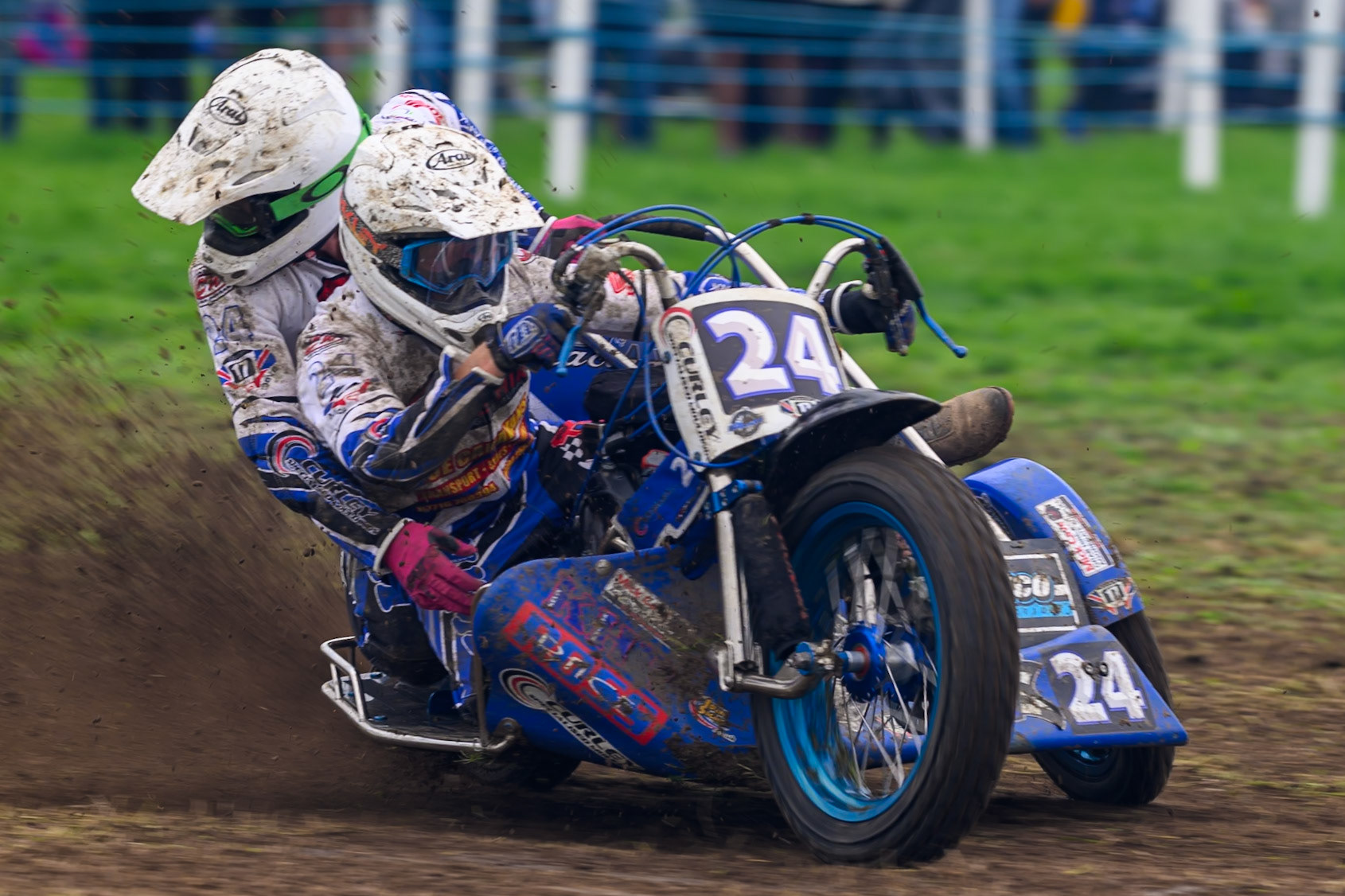 British Masters 1000cc Sidecars: Terry Saunters/Liam Brown (24) during the British Masters Grasstrack Championship at Lower Marsh Farm, Much Hoole, Preston in Lancashire, England on Sunday 13th September 2026. (Photo: Ian Charles | MI News)