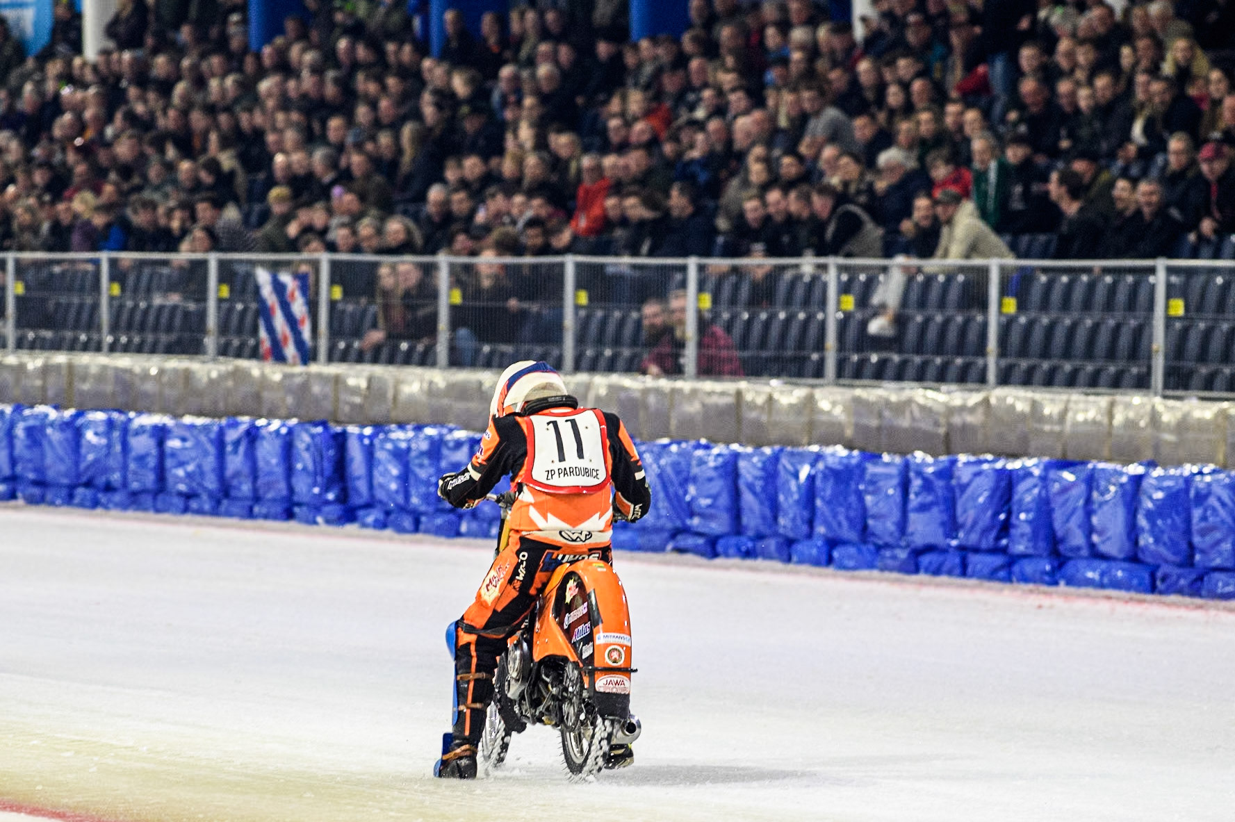 Lukáš Hutla of The Czech Republic pulls up with machine trouble during the Roelof Thijs Bokaal at Ice Rink Thialf, Heerenveen, The Netherlands on Friday 5th April 2024. (Photo: Ian Charles | MI News)