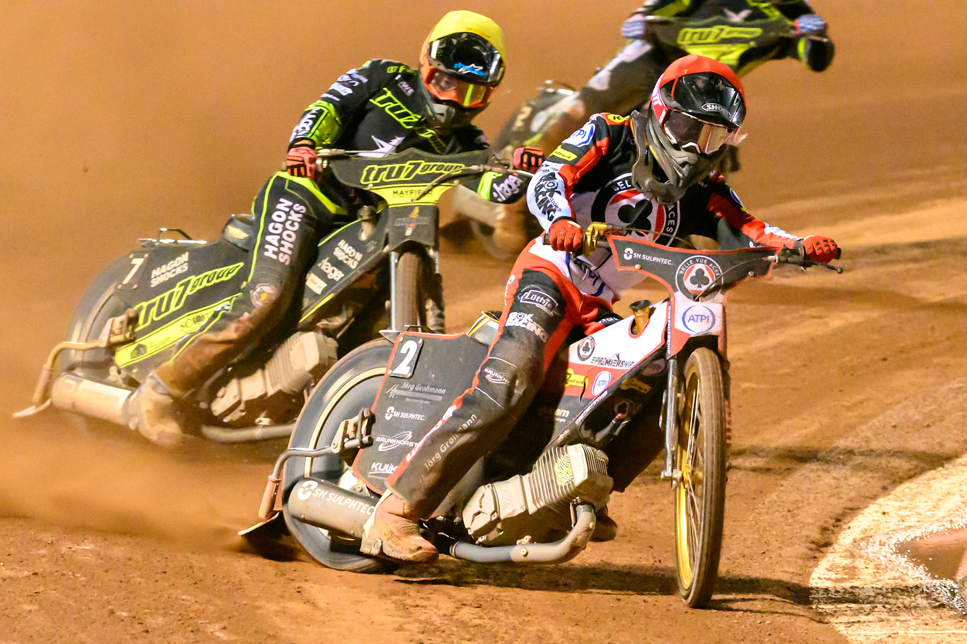 Norick Blödorn of Belle Vue Aces in Red leading Jason Edwards of Ipswich Witches in Yellow during the Rowe Motor Oil Premiership Play Off Semi Final 2nd leg match between Belle Vue Aces and Ipswich Witches at the National Speedway Stadium, Manchester on Monday 28th September 2026. (Photo: Ian Charles | MI News)