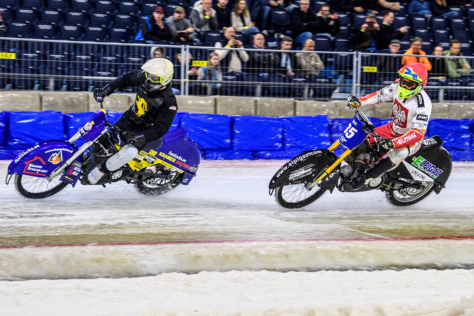 Leon Kramer of The Netherlands in Blue leading Michał Knapp of Poland in Red during the Roelof Thijs Bokaal at Ice Rink Thialf, Heerenveen, The Netherlands on Friday 5th April 2024. (Photo: Ian Charles | MI News)