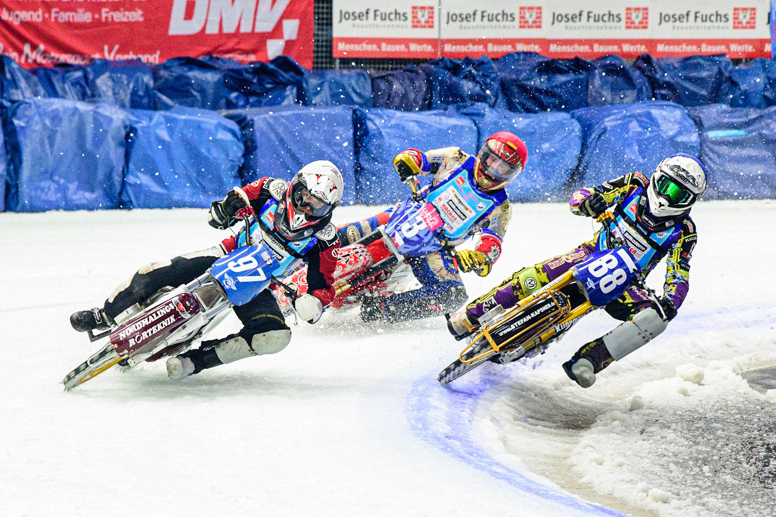 Max Niedermaier (Blue) inside Ove Ledström (White) with Antonin Klatovsky (Red) behind during the Race of Legends at the Max-Aicher-Arena, Inzell on Friday 17th March 2023. (Photo: Ian Charles | MI News)