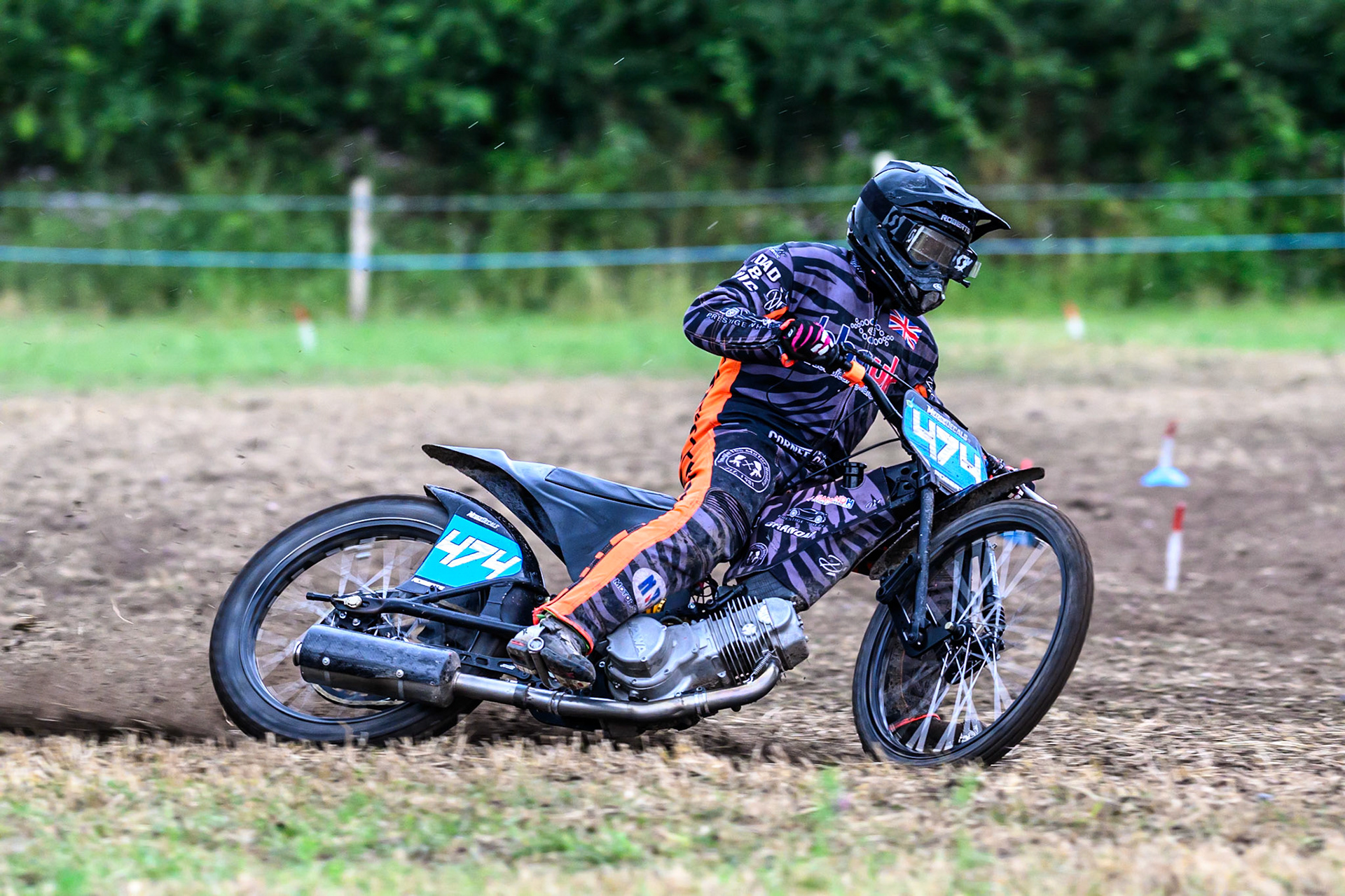 Jack Roberts (474) in action in the 350cc Class Final during the ACU Northern Grass Track Riders Championship at Cheshire Grass Track Club, Frog Lane, Knutsford, Cheshire on Sunday 20th July 2025. (Photo: Ian Charles | MI News)