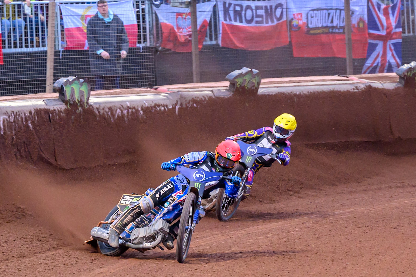 Jack Holder (25) of Australia in Red leading Kacper Woryna (223) of Poland in Yellow during the ATPI  FIM Speedway GP of Manchester at the National Speedway Stadium, Manchester on Saturday 6th June 2026. (Photo: Ian Charles | MI News)