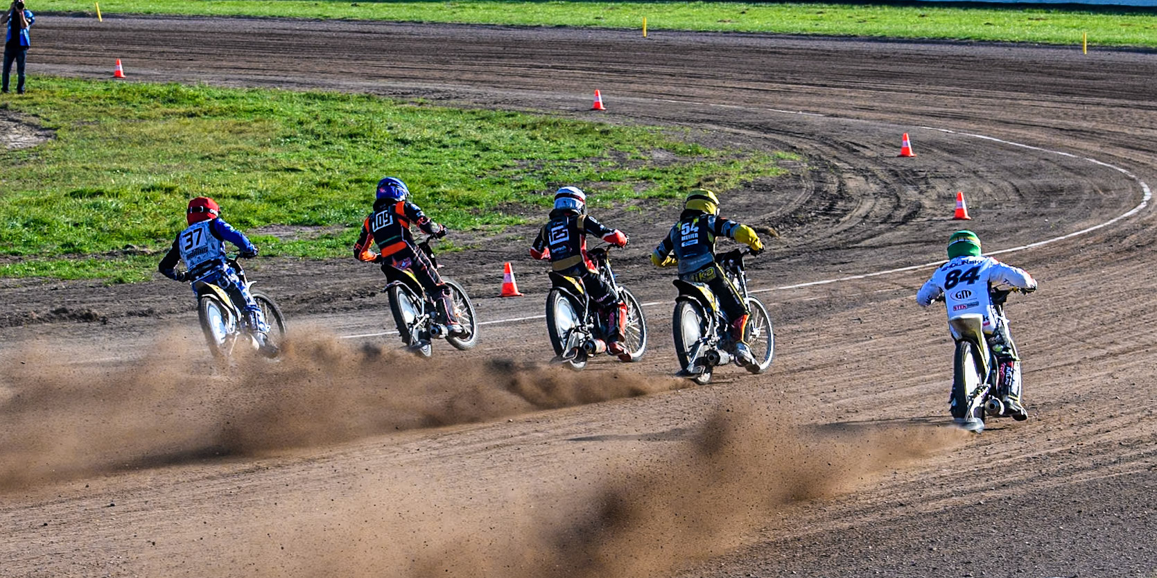 Long Track Final: (R-L) Martin Smolinski (84) of Germany in Green, Mika Meijer (54) of The Netherlands in Yellow, \Lukas Fienhage (125) of Germany in White, Zach Wajtknecht (109) of Great Britain in Blue and Chris Harris (37)of Great Britain in Red   during the FIM Long Track World Championship Final 5 at the Speed Centre Roden, Roden, Netherlands on Sunday 22nd September 2024. (Photo: Ian Charles | MI News)