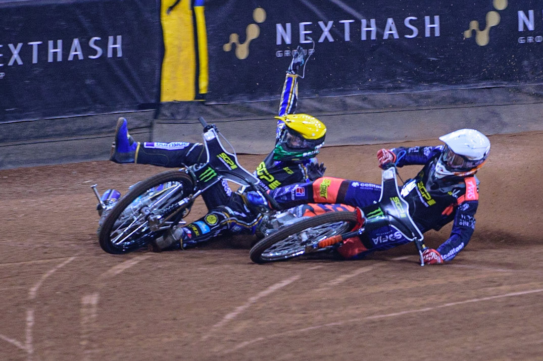 Andžejs Ļebedevs (29) (White) collides with Jason Doyle (69) (Yellow) on the opening turn during the FIM  Speedway Grand Prix of Great Britain at the Principality Stadium, Cardiff on Saturday 13th August 2022. (Credit: Ian Charles | MI News