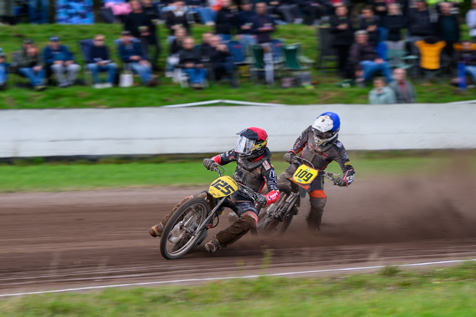 Lukas Fienhage (125) of Germany in Red leading Zach Wajtknecht (109) of Great Britain in Blue during the FIM Long Track World Championship Final 4, at the Speed Centre Roden, Netherlands on Sunday 21st September 2025. (Photo: Ian Charles | MI News)during the FIM Long Track World Championship Final 4, at the Speed Centre, Roden on Sunday 21st September 2025. (Photo: Ian Charles | MI News)