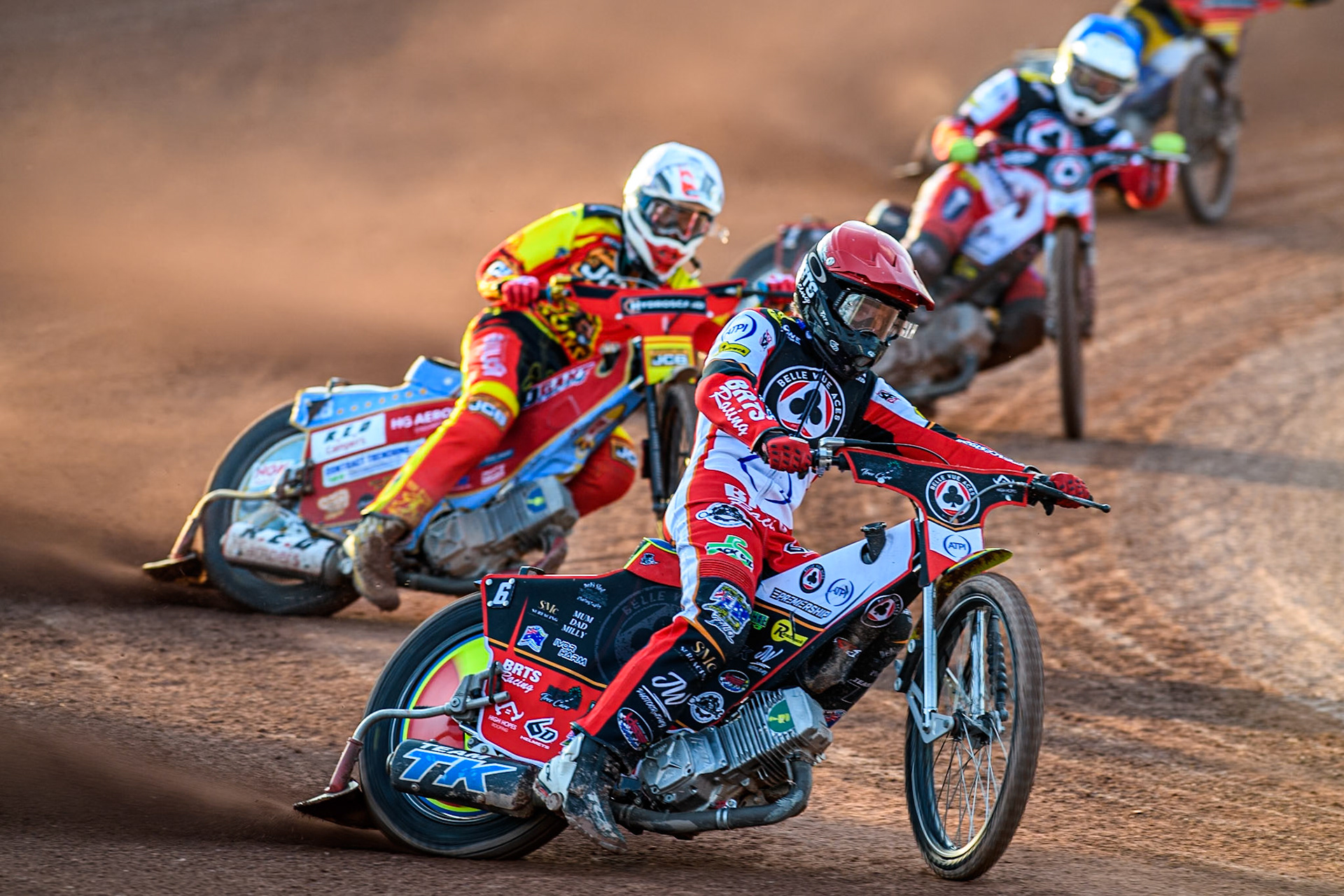 Leicester Lions' Drew Kemp in White leading Belle Vue Aces' Jake Mulford in Blue during the Rowe Motor Oil Premiership match between Belle Vue Aces and Leicester Lions at the National Speedway Stadium, Manchester on Monday 19th May 2025. (Photo: Ian Charles | MI News)
