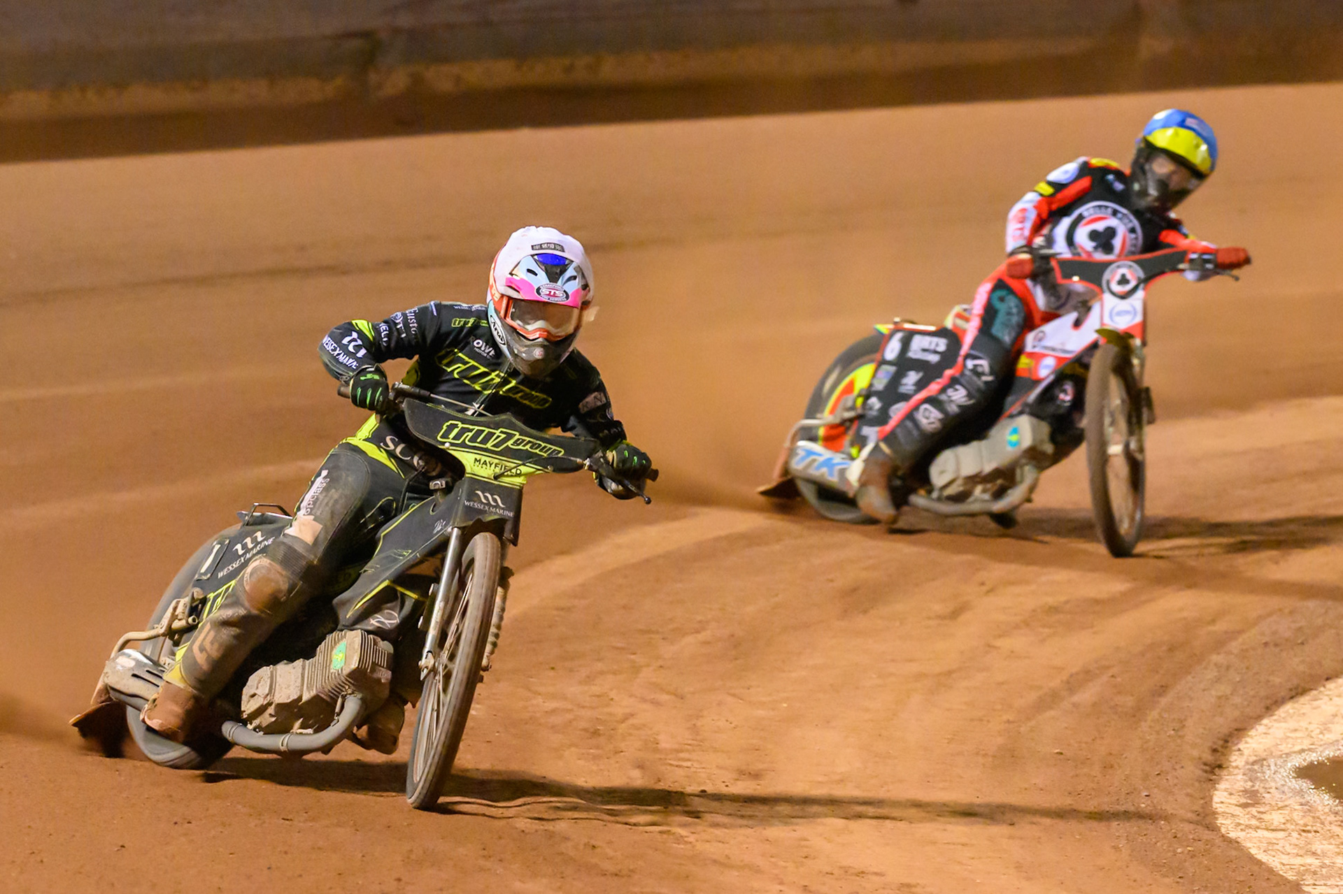 Richard Lawson of Ipswich Witches in White leading Tate Zischke of Belle Vue Aces  in Blue during the Rowe Motor Oil Premiership Play Off Semi Final 2nd leg match between Belle Vue Aces and Ipswich Witches at the National Speedway Stadium, Manchester on Monday 28th September 2026. (Photo: Ian Charles | MI News)