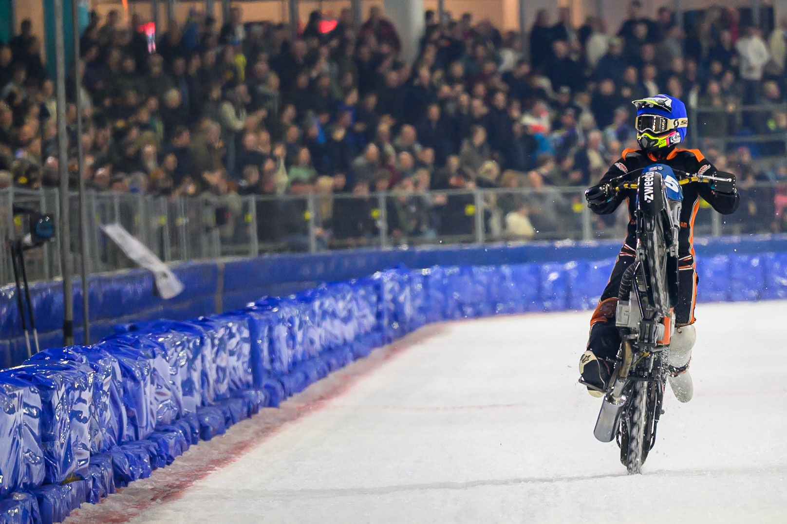 Sebastian Reitsma of The Netherlands  celebrates his win in the A Final after he was the only rider to finish the race during the ROELOF THIJS BOKAAL at Ice Rink Thialf, Heerenveen on Friday 10th April 2026.  (Photo: Ian Charles | MI News)