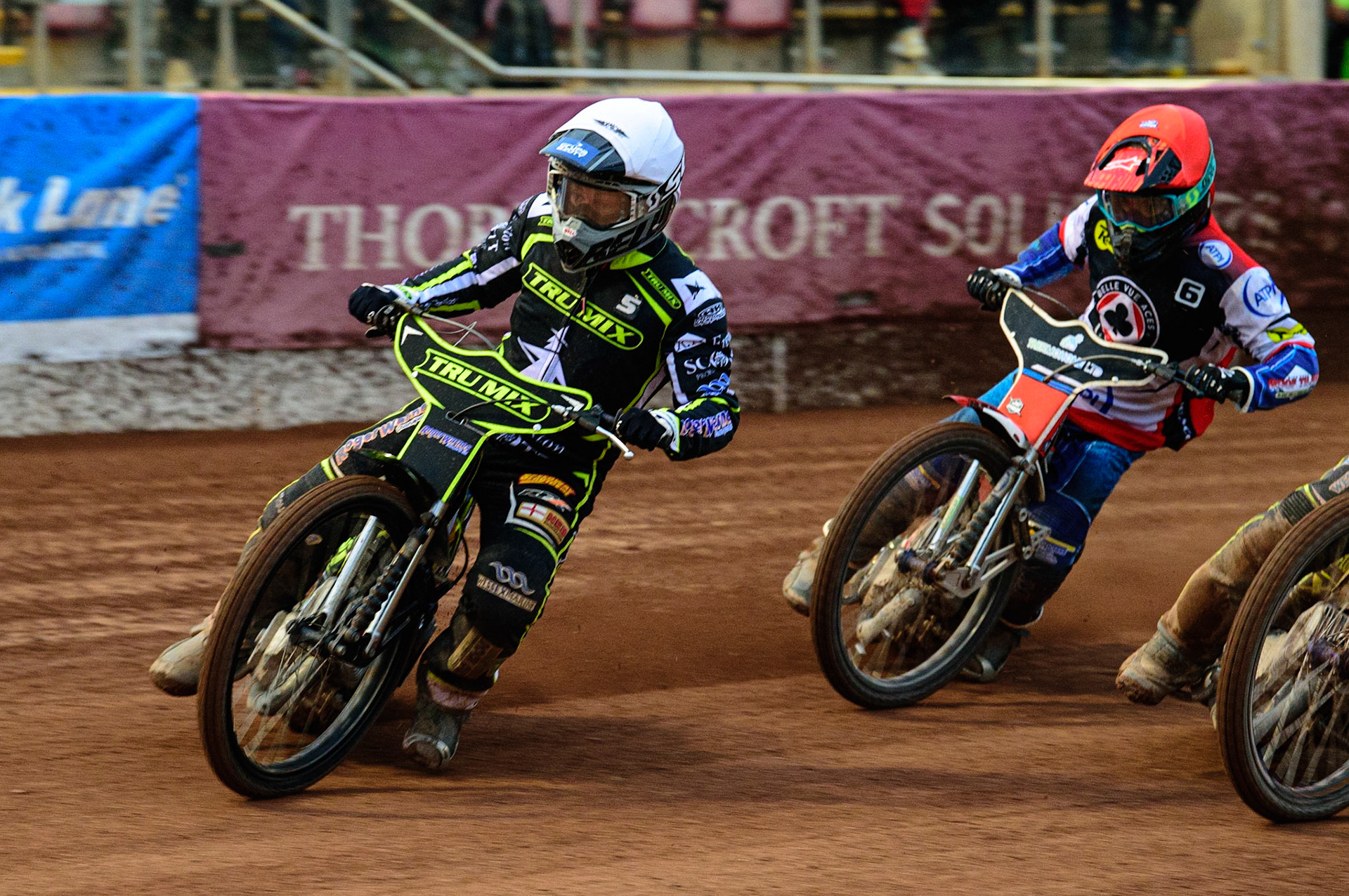 MANCHESTER, UK. JUN 6TH Troy Batchelor  (White) leads Zach Cook  (Red)  during the SGB Premiership match between Belle Vue Aces and Ipswich Witches at the National Speedway Stadium, Manchester on Monday 6th June 2022. (Credit: Ian Charles | MI News)