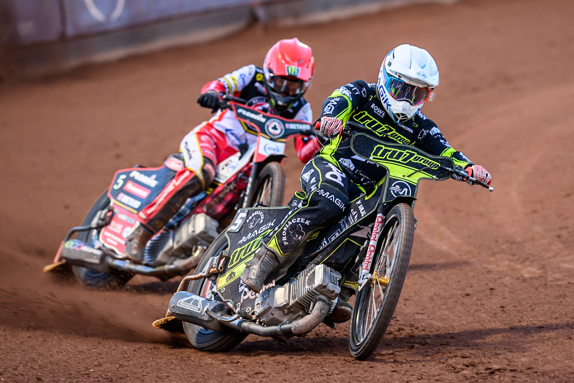 Emil Sayfutdinov of Ipswich Witches  in White leading Dan Bewley of Belle Vue Aces  in Red during the Rowe Motor Oil Premiership match between Belle Vue Aces and Ipswich Witches at the National Speedway Stadium, Manchester on Monday 4th August 2025. (Photo: Ian Charles | MI News)