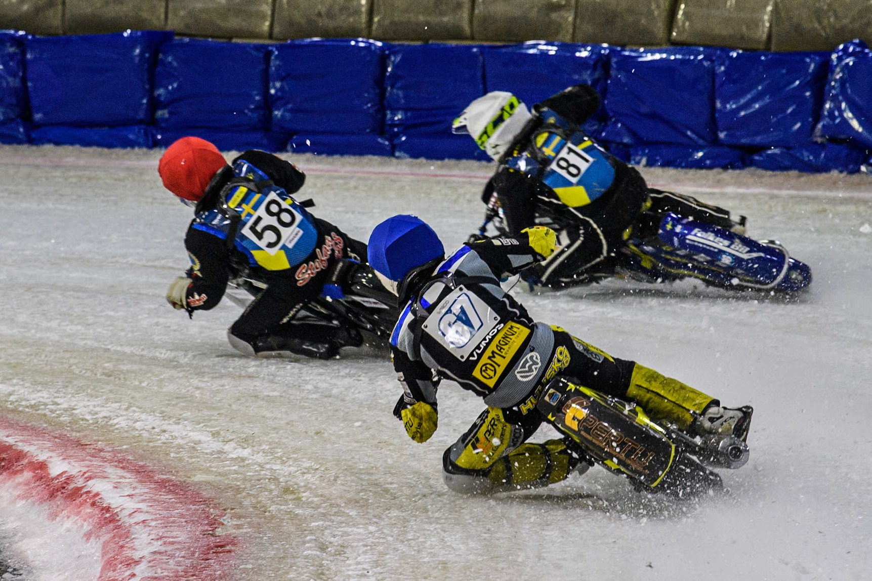 The Final: Finland's Heikki Huusko (67) in Blue chases Sweden"s Jimmy Olsén (81) in White and Sweden's Stefan Svensson (58) in Red during the FIM Ice Speedway Gladiators World Championship Final 4 at Ice Rink Thialf, Heerenveen on Sunday 7th April 2024. (Photo: Ian Charles | MI News)