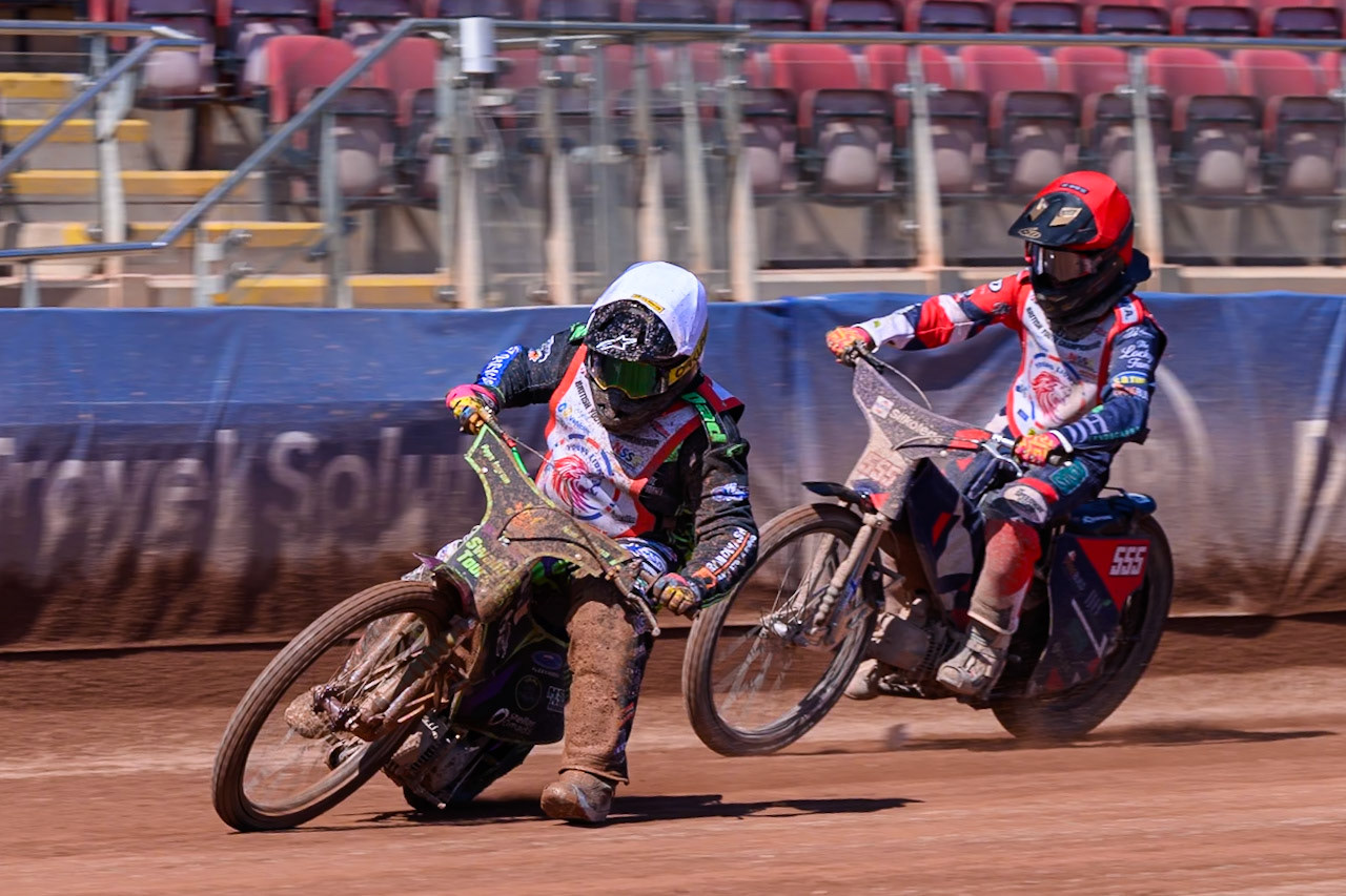 BRITISH YOUTH CHAMPIONSHIP 125cc FINAL: Lewis Hague (322) in White leading Fraser Buckle (555) in Red  during the British Youth Championship (125cc) at the National Speedway Stadium, Manchester on Sunday 19th July 2026. (Photo: Ian Charles | MI News)
