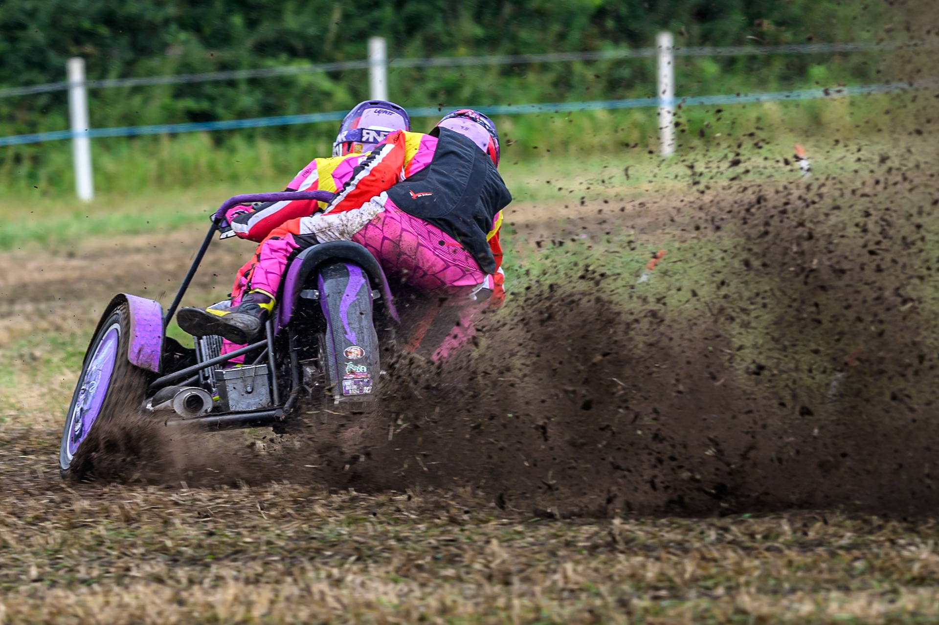 Clint Blondel and Reece Blondel (10) in action in the 1000cc Sidecar class during the ACU Northern Grass Track Riders Championship at Cheshire Grass Track Club, Frog Lane, Knutsford, Cheshire on Sunday 20th July 2025. (Photo: Ian Charles | MI News)