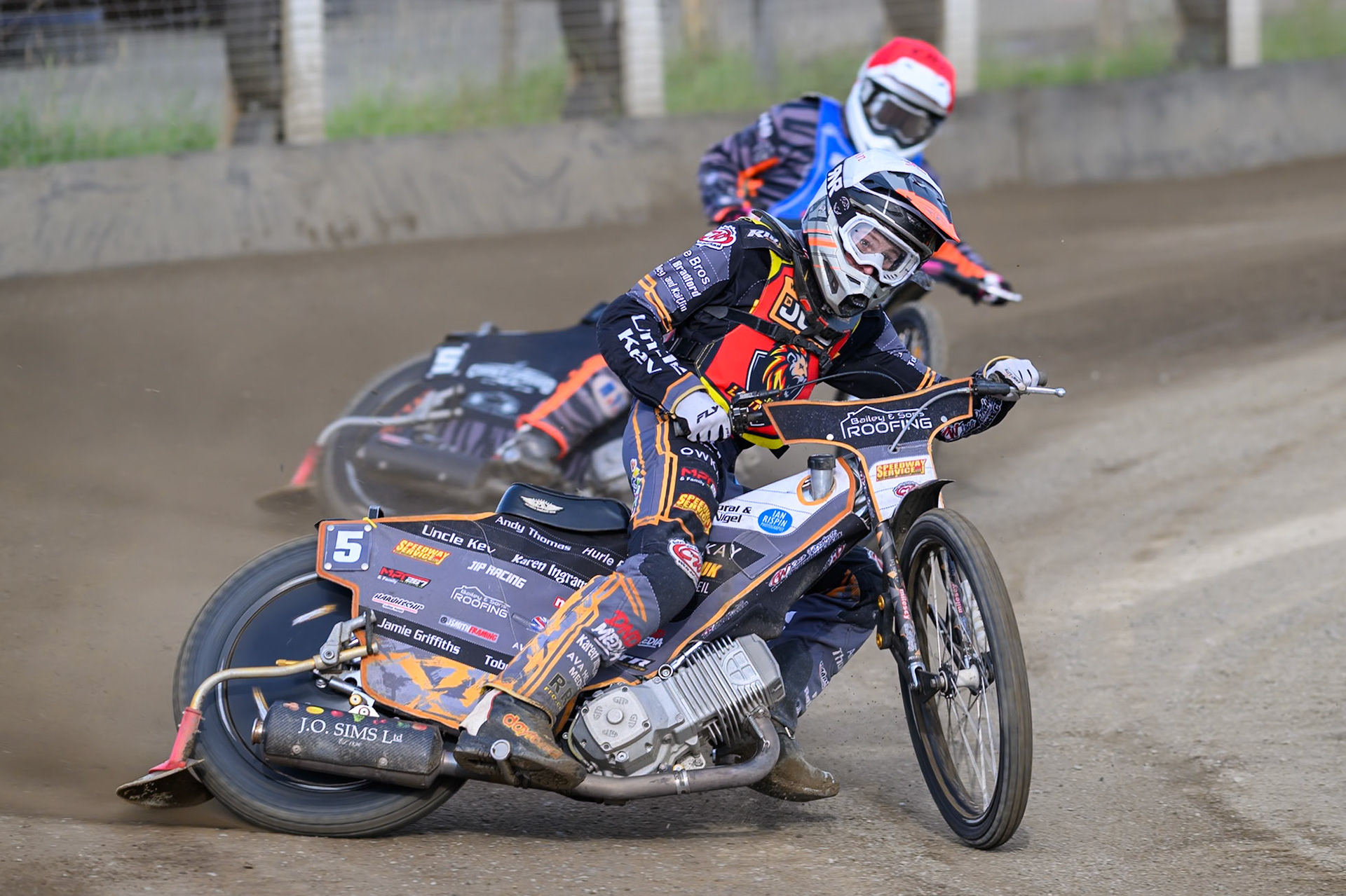 Ryan Ingram of Leicester Lion Cubs   in White leading Jack Roberts of Buxton Bulls   in Red  during the WSRA National Development League match between Buxton Bulls and Leicester Lion Cubs at Hi-Edge Speedway, Buxton on Sunday 4th October 2026. (Photo: Ian Charles | MI News)