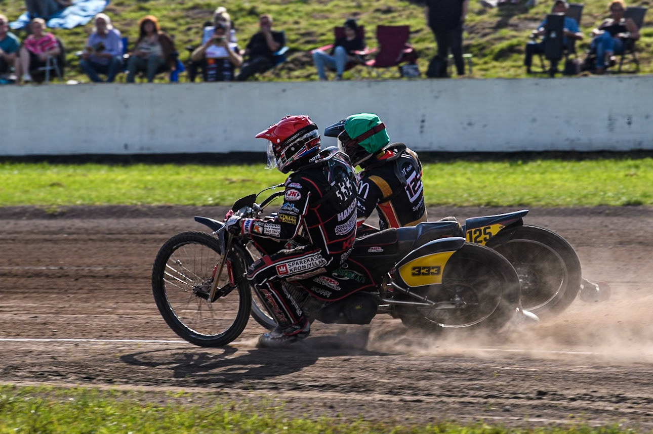 Kenneth Kruse Hansen (333) of Denmark in Red rides inside Lukas Fienhage (125) of Germany in Green  during the FIM Long Track World Championship Final 5 at the Speed Centre Roden, Roden, Netherlands on Sunday 22nd September 2024. (Photo: Ian Charles | MI News)