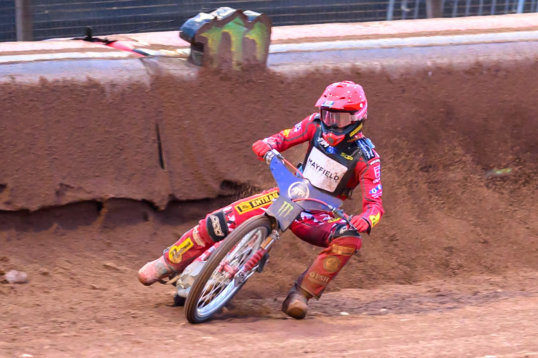 Max Fricke (46) of Australia leads the final during the ATPI  FIM Speedway GP of Manchester at the National Speedway Stadium, Manchester on Friday 5th June 2026. (Photo: Ian Charles | MI News)