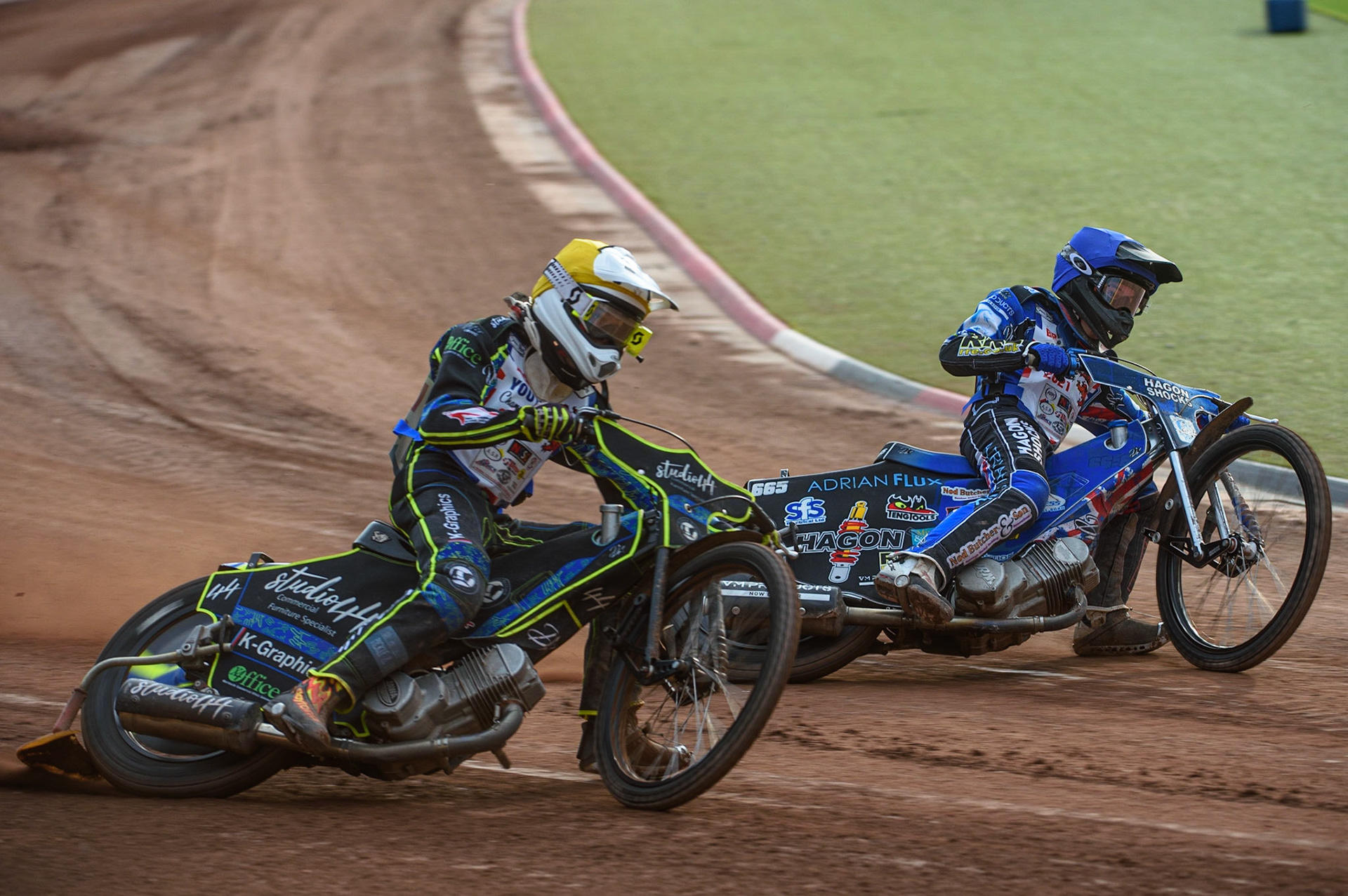 MANCHESTER, UK. MAY 28TH   Freddy Hodder  (Yellow) outside Jody Scott (Blue) during the British Junior Championship at the National Speedway Stadium, Manchester on Friday 28th May 2021. (Credit: Ian Charles | MI News)
