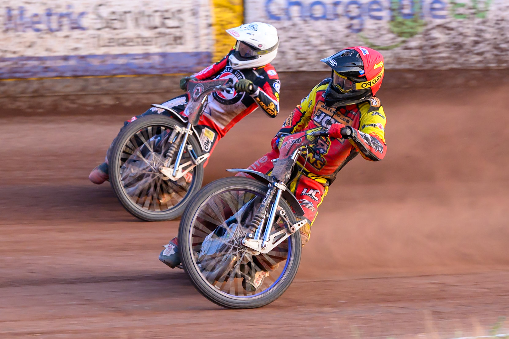 Ryan Douglas of Leicester Lions in Red rides inside Peter Kildemand of Belle Vue Aces in White during the Rowe Motor Oil Premiership match between Leicester Lions and Belle Vue Aces at the Hydroscan Arena, Leicester on Thursday 23rd July 2026. (Photo: Ian Charles | MI News)