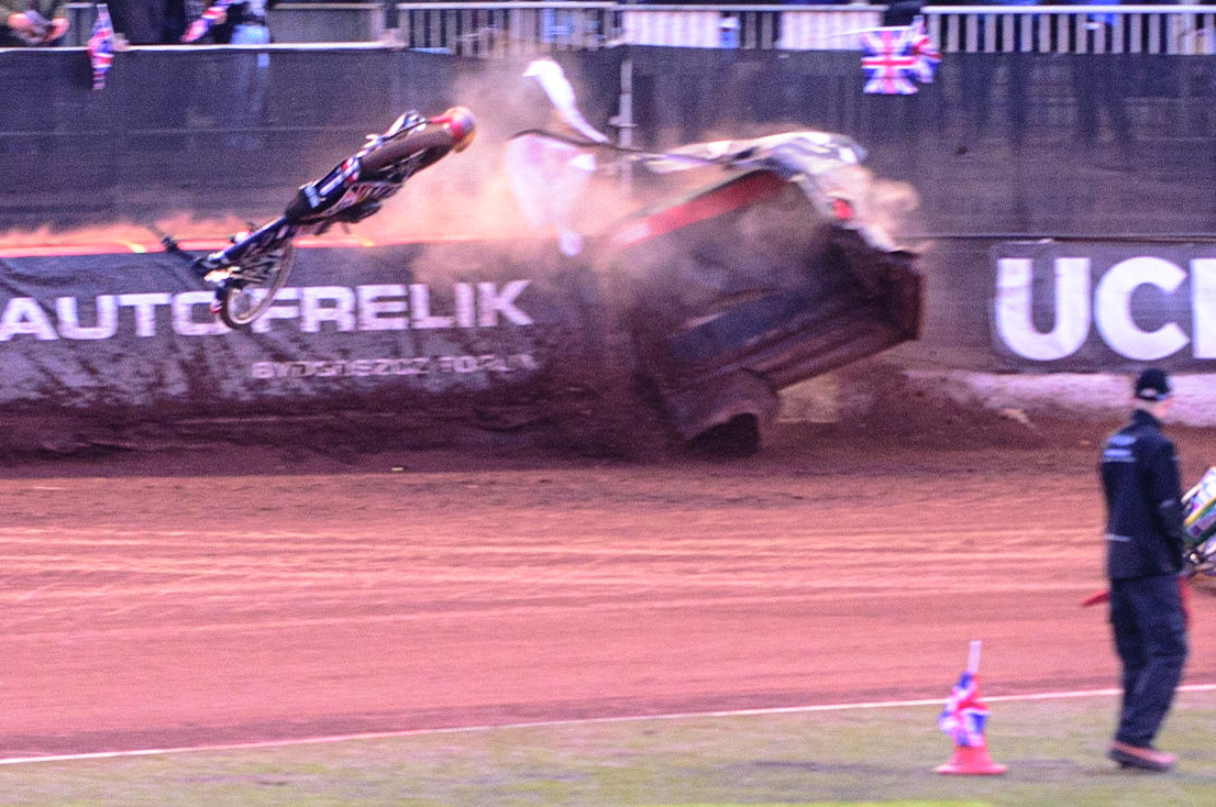 MANCHESTER, UK. OCT 16TH Tai Woffinden of Great Britain falls and hits the airfence during the Monster Energy FIM Speedway of Nations at the National Speedway Stadium, Manchester on Saturday  16th October 2021. (Credit: Ian Charles | MI News)
