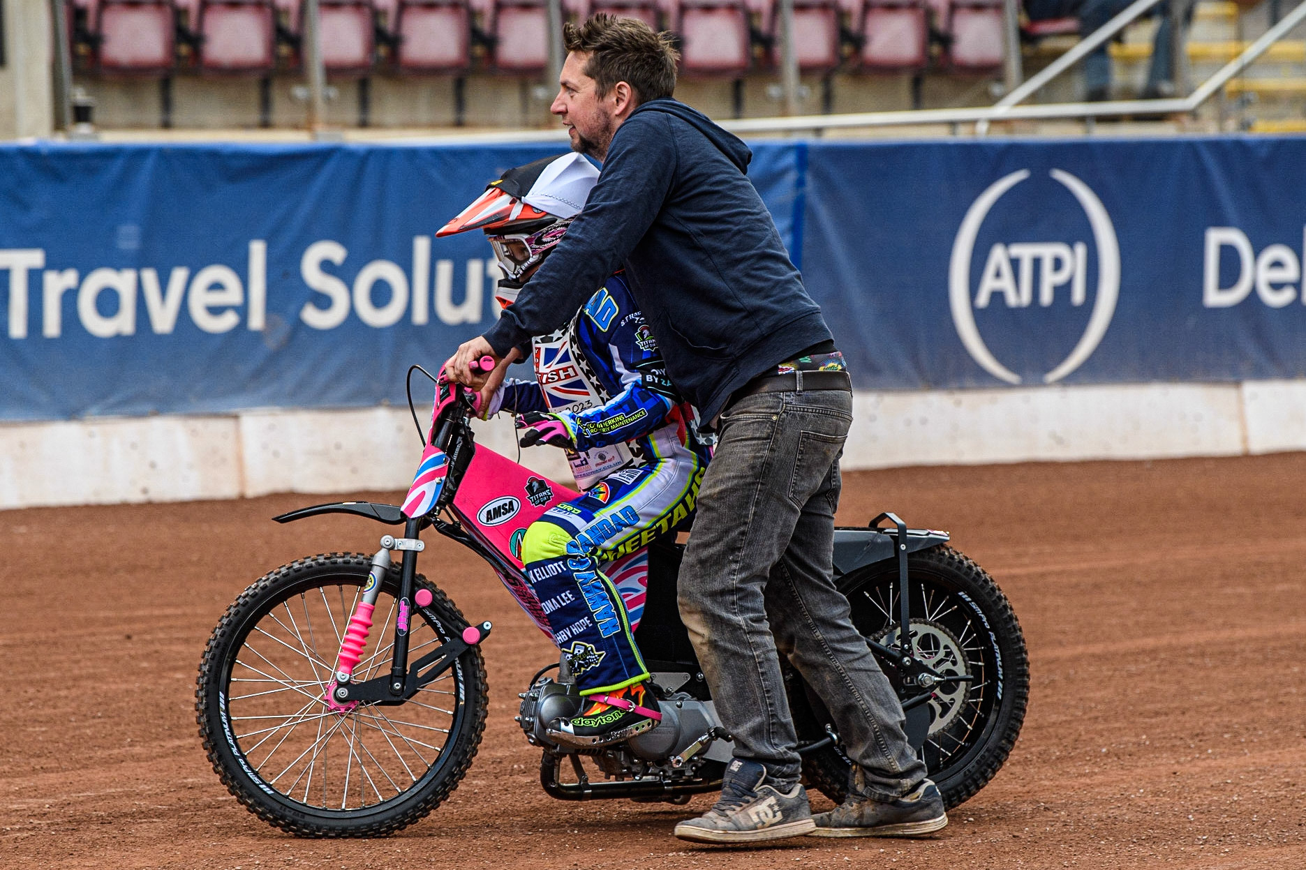 Chloe Davis  gets a helping hand from Dad Matt during the British Youth Championships at the National Speedway Stadium, Manchester on Friday 12th May 2023. (Photo: Ian Charles | MI News)